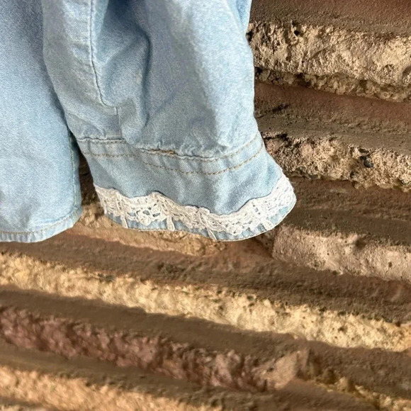 Witts End Vintage Light Denim Chambray Lace Trim Button Front Shirt Size Small - Picture 7 of 8